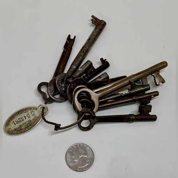 (Lot of 12) Antique Skeleton Keys Property of Chicago Insurance Company Keyring - Picture 4 of 16